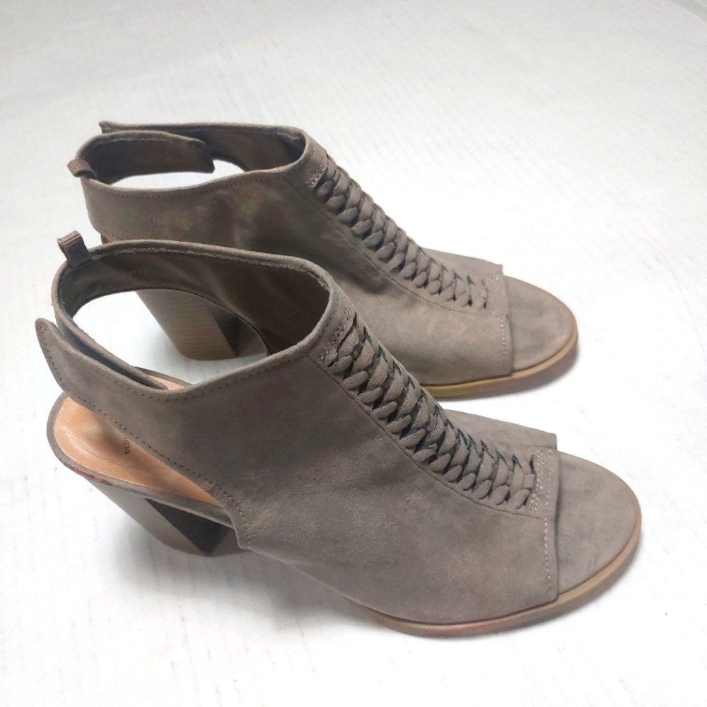 Gap Women's Gray  Slingback Suede  Chunky Heels Size 9
